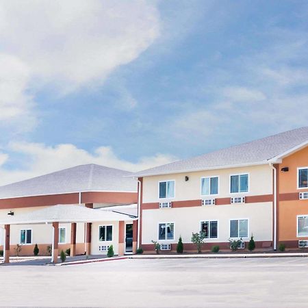 Super 8 By Wyndham Parsons Motel ภายนอก รูปภาพ