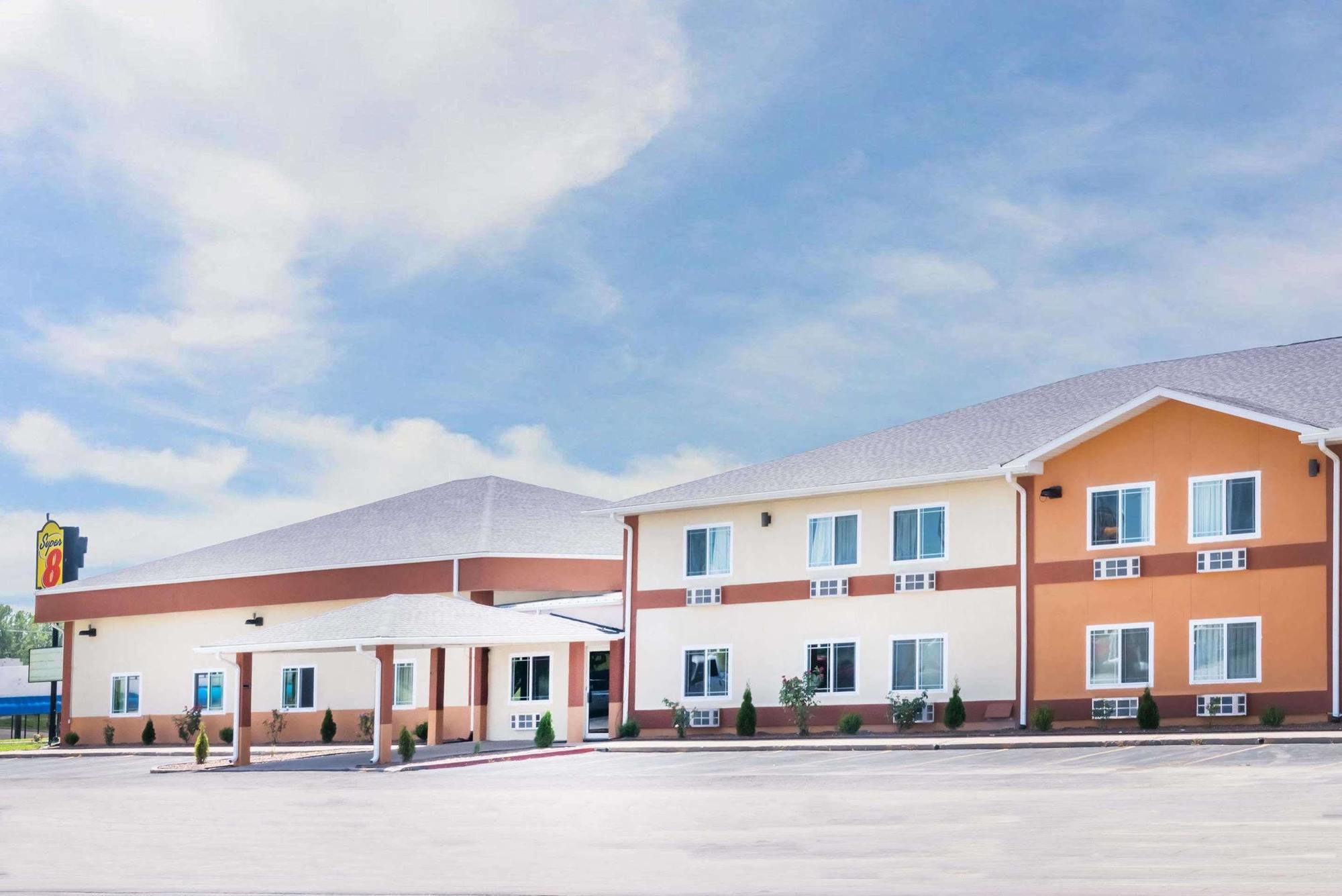 Super 8 By Wyndham Parsons Motel ภายนอก รูปภาพ